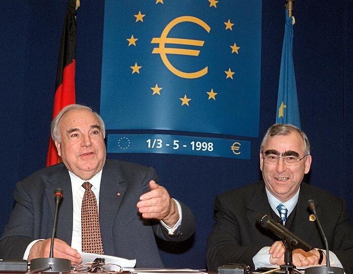 1998: Kanzler Helmut Kohl (l.) mit Bundesfinanzminister Theo Waigel.