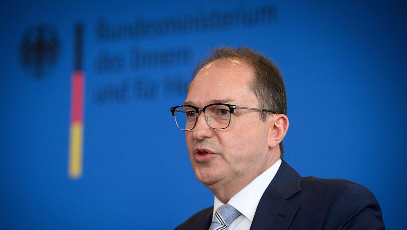 Bundesinnenminister Alexander Dobrindt (CSU) hatte schon vor seinem Amtsantritt Verschärfungen in der Migrationspolitik angekündigt.