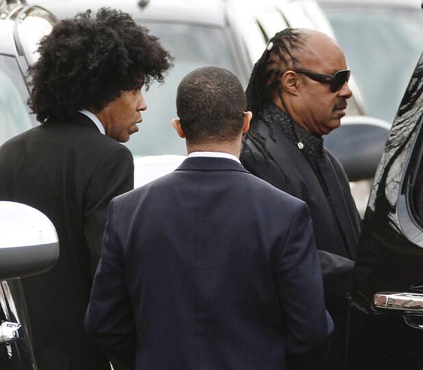 Stevie Wonder auf Houstons Beerdigung