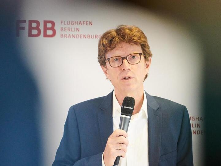 BER-Chef Engelbert Lütke Daldrup, spricht bei einer Pressekonferenz.