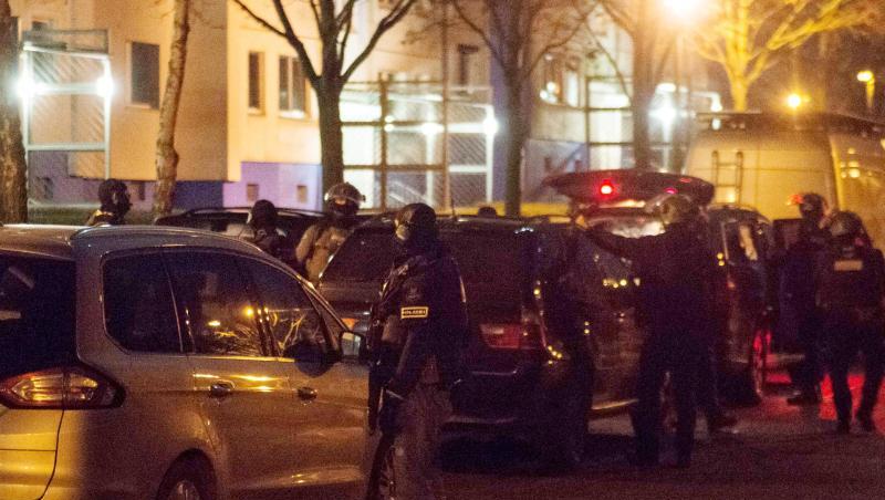 Zugrif in Marzahn-Hellersdorf: Wegen des Verdachts der Vorbereitung einer schweren staatsgefährdenden Gewalttat gibt es derzeit Razzien in mehreren Bundesländern. Zugrif in Marzahn-Hellersdorf: Wegen des Verdachts der Vorbereitung einer schweren staatsgefährdenden Gewalttat gibt es derzeit Razzien in mehreren Bundesländern.