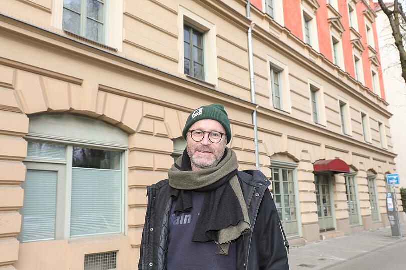 Tilman Schaich vor dem Künstlerhaus an der Thalkirchner Straße. (Archivbild)