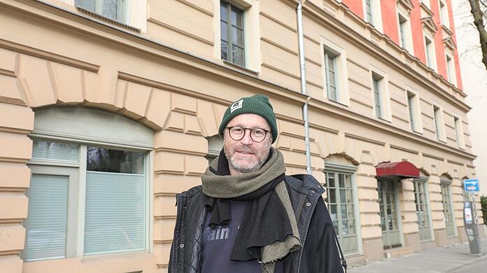 Tilman Schaich vor dem Künstlerhaus an der Thalkirchner Straße. (Archivbild)