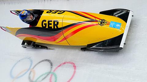 Laura Nolte rast im Monobob durch den olympischen Eiskanal.