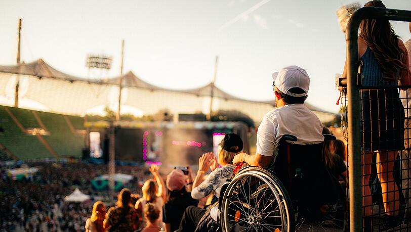 Festivalfans genießen das Wochenende. Festivalfans genießen das Wochenende.
