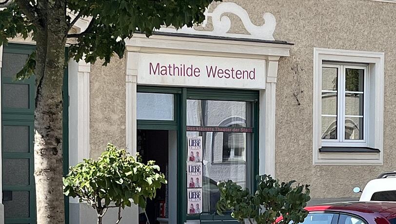 Mitten in einem Wohnviertel in einem Ladengeschäft liegt Münchens kleinstes Theater. Mitten in einem Wohnviertel in einem Ladengeschäft liegt Münchens kleinstes Theater.