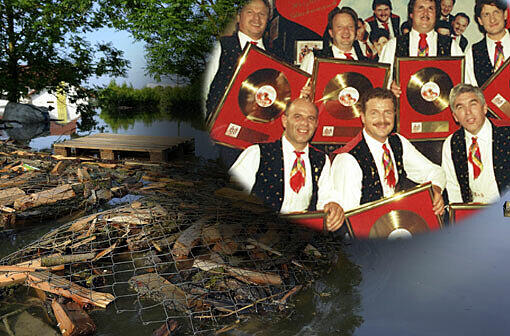 Hilfe für die Hochwasser-Opfer von Freilassing: Der "Singende Wirt von Ainring" veranstaltet ein Benefiz-Konzert. Unter anderem dabei: Die Kastelruther Spatzen
