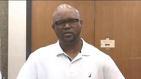 Terrence Floyd, Bruder von George Floyd, spricht im Gerichtssaal vor der Verkündung des Strafmaßes.