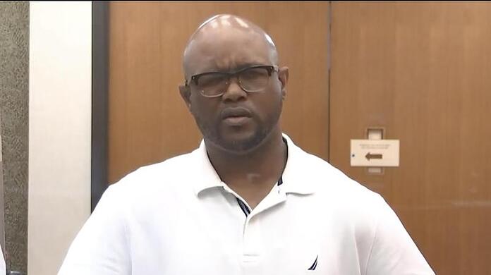 Terrence Floyd, Bruder von George Floyd, spricht im Gerichtssaal vor der Verk&uuml;ndung des Strafma&szlig;es.