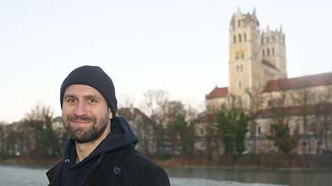 Was w&uuml;nschen sich die M&uuml;nchner f&uuml;r das Jahr 2026? Daniel Angloher ist nahezu wunschlos gl&uuml;cklich, aber den Weltfrieden w&uuml;rde er sich schon herbeisehnen.
