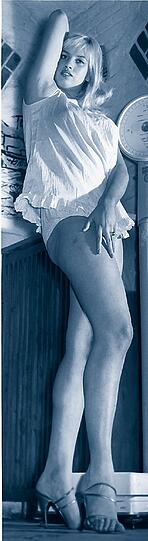 Zum Fototermin kommt Barbara Valentin 1958 in die Haifisch-Bar.