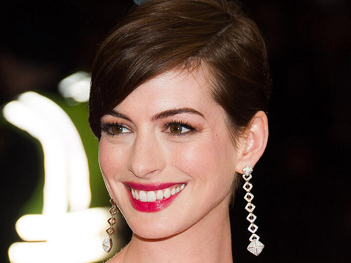 Anne Hathaway kann nach ihrer Hollywood-Pause wieder lachen