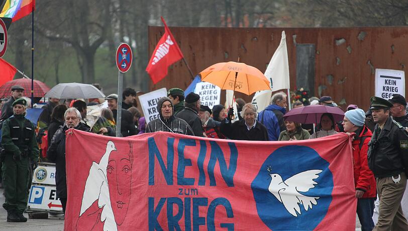 Der Ostermarsch 2012, auch heuer gibt's wieder eine Friedens-Demo. Der Ostermarsch 2012, auch heuer gibt's wieder eine Friedens-Demo.