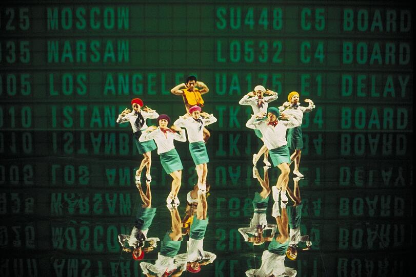 Ein Blick in die Projektion "Voyage" des Kollektivs "Dumb Type - im Haus der Kunst.