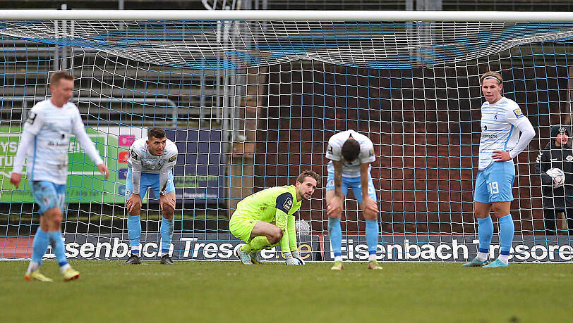 Komplett konsterniert: Der TSV 1860 nach dem Last-Minute-Ausgleich beim VfB Oldenburg.