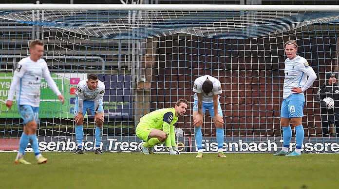 Komplett konsterniert: Der TSV 1860 nach dem Last-Minute-Ausgleich beim VfB Oldenburg.