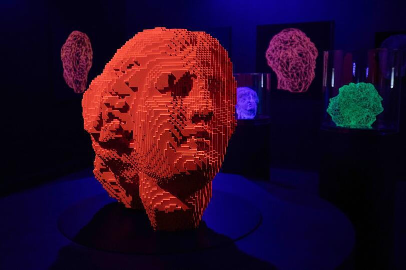 Digitale Legosteine: Dieser rote Januskopf von 2013 ist allerdings dem 3D-Drucker entschlüpft.