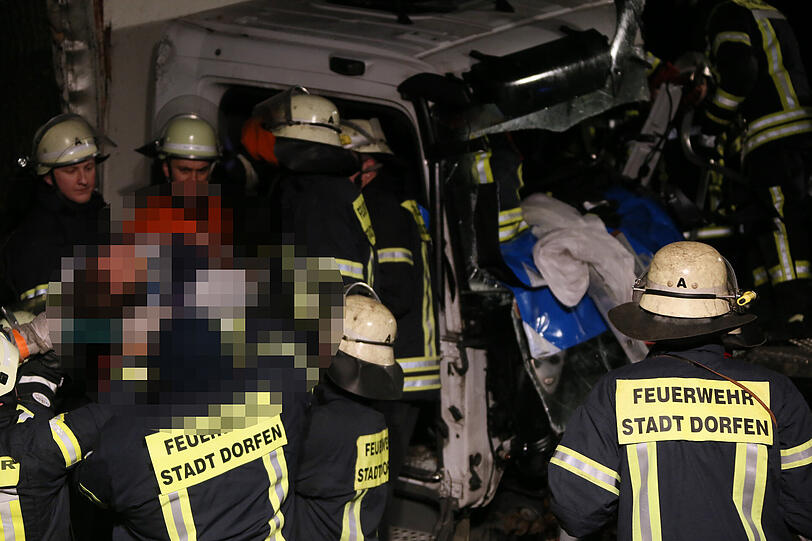 Unfall zwischen Dorfen und Erding: Drei Lkw sind in einen Crash verwickelt. Die Bilder vom Crash.