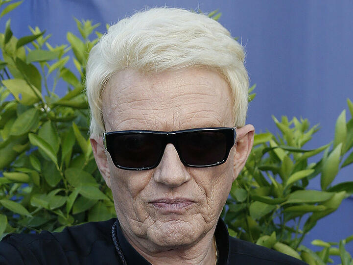 Heino ist zwar vom Schlagersänger zum Rocker mutiert seine Brille jedoch "ist geblieben"