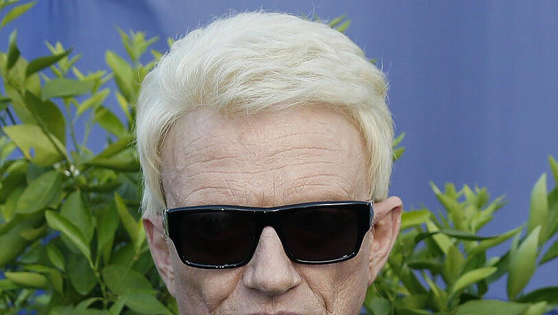 Heino ist zwar vom Schlagersänger zum Rocker mutiert seine Brille jedoch "ist geblieben" Heino ist zwar vom Schlagersänger zum Rocker mutiert seine Brille jedoch "ist geblieben"