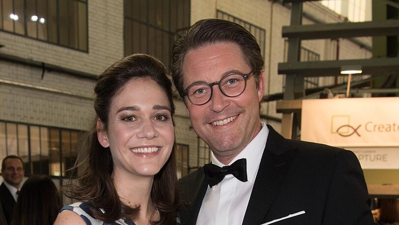 Bundesverkehrsminister Andreas Scheuer stellt seine neue Partnerin Julia Reuss vor.