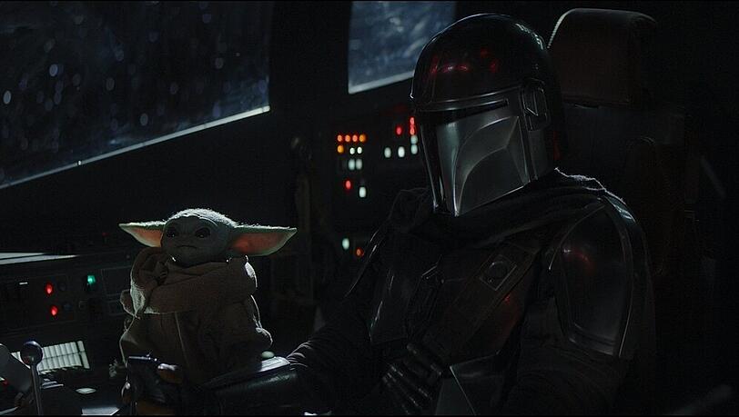 Kopfgeldjäger Din Djarin (Pedro Pascal) und "das Kind" suchen in Staffel 2 von "The Mandalorian" nach Baby Yodas Wurzeln. Kopfgeldjäger Din Djarin (Pedro Pascal) und "das Kind" suchen in Staffel 2 von "The Mandalorian" nach Baby Yodas Wurzeln.