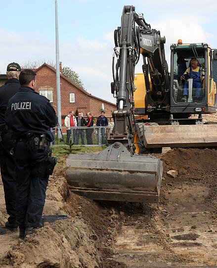 Gewaltverbrechen in Mecklenburg-Vorpommern: Eine Frauenleichen hat die Polizei im Beton gefunden.