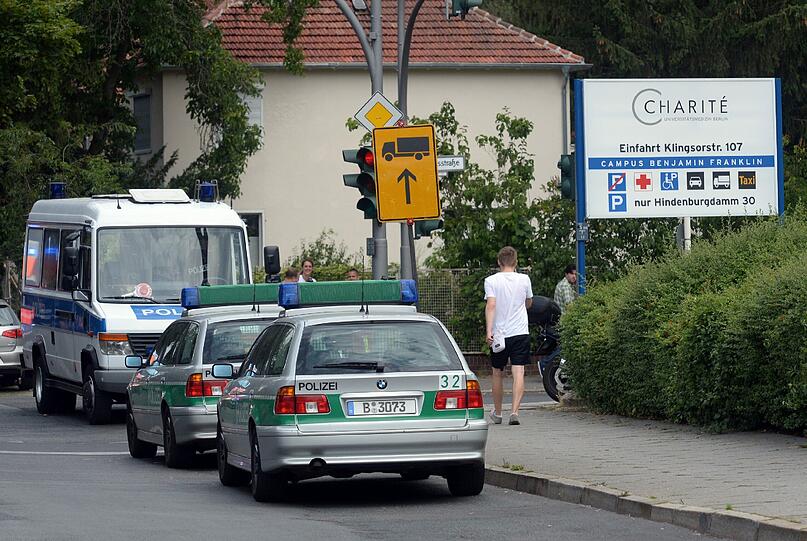 Die Bilder vom Polizeieinsatz am Benjamin-Franklin-Krankenhaus in Berlin.