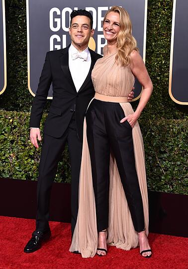 Top: Julia Roberts zeigt sich gemeinsam mit Rami Malek in einem eleganten Hosenanzug und beweist damit reichlich Modeverständnis und Mut. Trotz der Schlichtheit ein absoluter Hingucker!