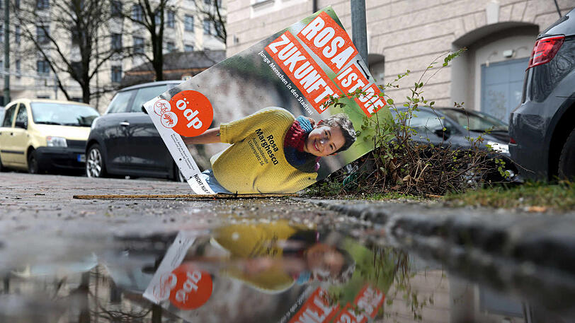 Bilder vom stürmischen Dienstag in München. Mittlerweile hat der Deutsche Wetterdienst die Unwetterwarnung aufgehoben.