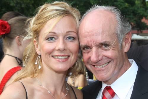 Schwer verliebt: Klaus Karl-Kraus mit seiner Eroberung Gisela.