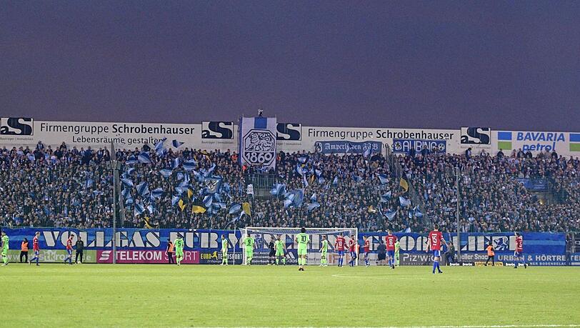 Die Löwen-Fans werden womöglich bald häufiger im Sportpark Unterhaching zu Gast sein. Die Löwen-Fans werden womöglich bald häufiger im Sportpark Unterhaching zu Gast sein.