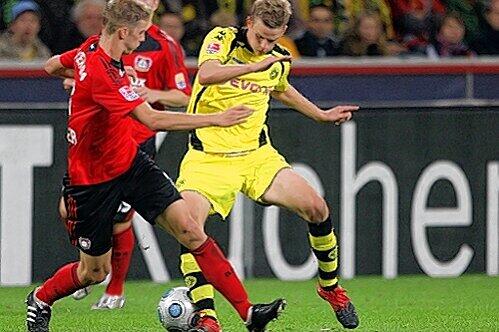 Lars und Sven Bender im Zweikampf