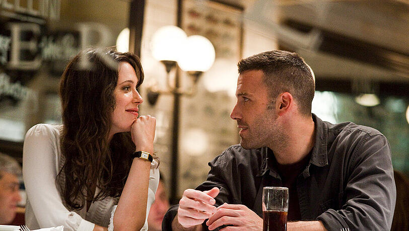 Claire (Rebecca Hall) ahnt nicht, dass sie mit ihrem Geiselnehmer (Ben Affleck) flirtet. Claire (Rebecca Hall) ahnt nicht, dass sie mit ihrem Geiselnehmer (Ben Affleck) flirtet.