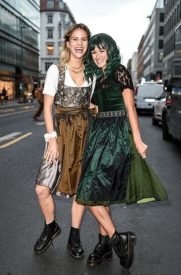 Ida Volmer und Mogli (Selima Taibi)