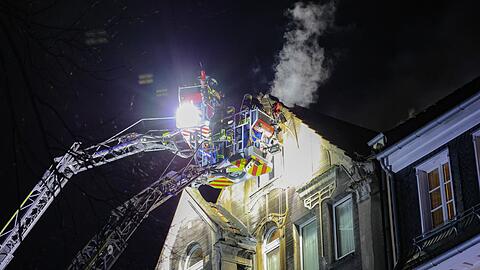 Zwei Menschen starben bei einem Brand in Leverkusen.