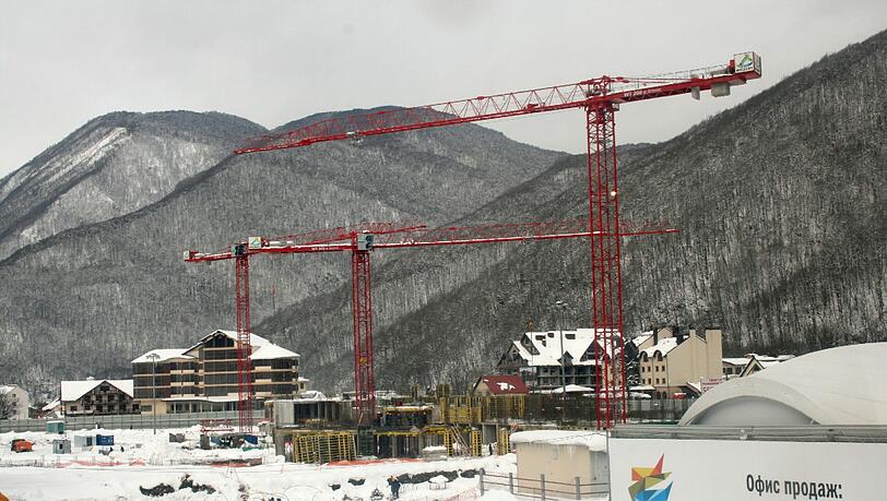Noch wird in Sotschi fleißig gebaut für die olympischen Winterspiele 2014. Noch wird in Sotschi fleißig gebaut für die olympischen Winterspiele 2014.
