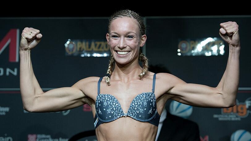 Sie ist Kickboxerin und Ärztin. Christine Theiss schlägt sich erfolgreich durchs Leben. Sie ist Kickboxerin und Ärztin. Christine Theiss schlägt sich erfolgreich durchs Leben.