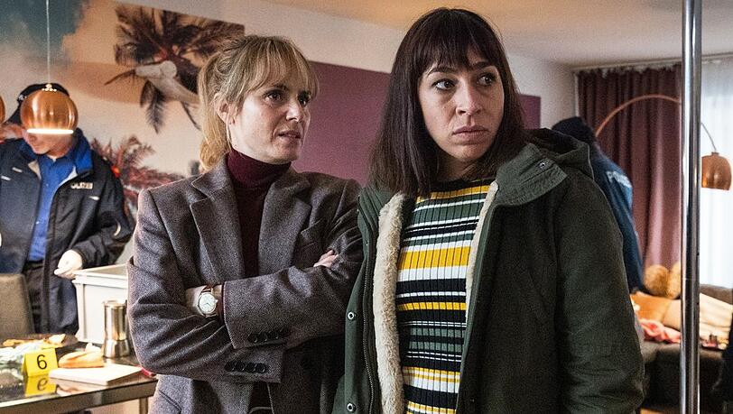 "Tatort: Von Affen und Menschen": Isabelle Grandjean (Anna Pieri Zuercher, l.) und Tessa Ott (Carol Schuler) kommen zu spät.