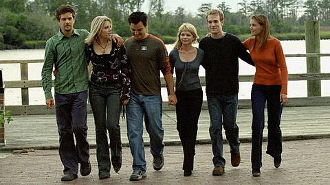 Joshua Jackson, Busy Philipps, Kerr Smith, Michelle Williams, James Van Der Beek und Katie Holmes (v.l.n.r.) spielten gemeinsam in "Dawson's Creek".