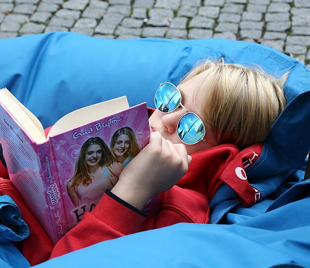 Blytons &bdquo;Hanni und Nanni&ldquo; gehtimmer, findet Janika (11).
