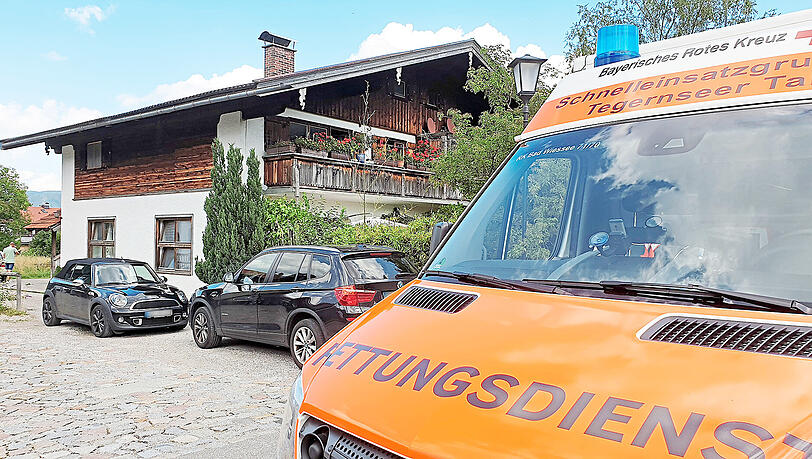 Einsatzkräfte in Kreuth-Scharling. Einsatzkräfte in Kreuth-Scharling.