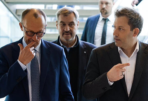 Berlin statt Maibock 2025: CSU-Chef Markus Söder (Mitte) mit dem CDU-Vorsitzenden Friedrich Merz (l.) und dem SPD-Co-Vorsitzenden Lars Klingbeil während der Koalitions-Verhandlungen in der Bundeshauptstadt. Berlin statt Maibock 2025: CSU-Chef Markus Söder (Mitte) mit dem CDU-Vorsitzenden Friedrich Merz (l.) und dem SPD-Co-Vorsitzenden Lars Klingbeil während der Koalitions-Verhandlungen in der Bundeshauptstadt.