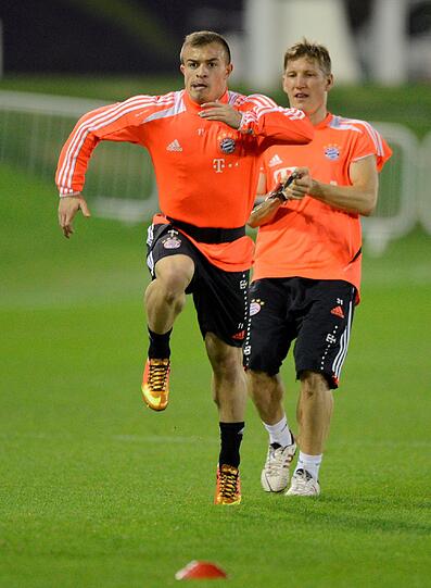 Der FC Bayern beim Abendtraining in Doha.