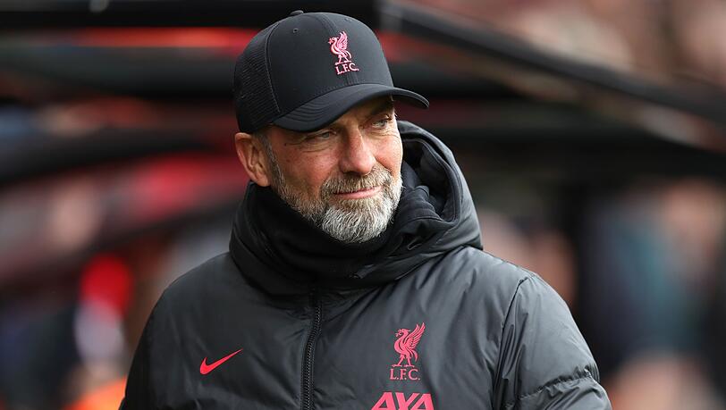 Jürgen Klopp, Trainer des FC Liverpool, steht vor dem Spiel im Stadion.