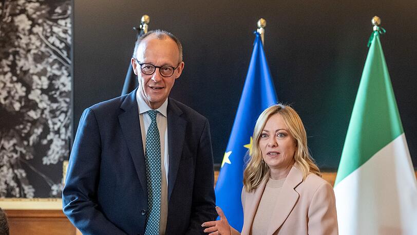 Bundeskanzler Friedrich Merz (links) und Italiens Ministerpräsidentin Giorgia Meloni treffen sich zu Regierungskonsultationen in Rom. Bundeskanzler Friedrich Merz (links) und Italiens Ministerpräsidentin Giorgia Meloni treffen sich zu Regierungskonsultationen in Rom.