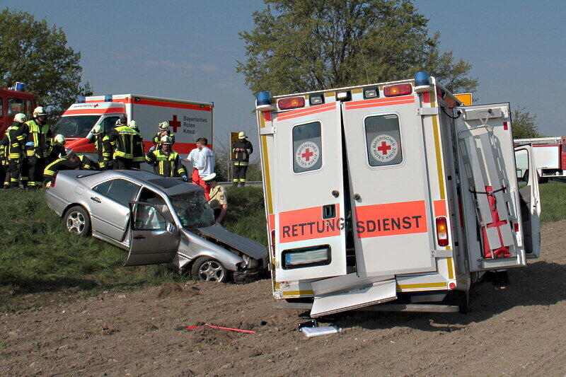 Frontalzusammenstoß: Ein 81-Jähriger starb noch an der Unfallstelle.