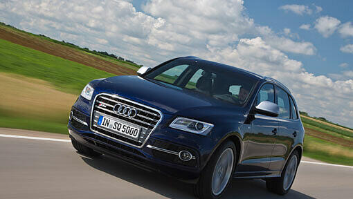 Das Kennzeichen ist Programm: Der neue Audi SQ5 TDI bringt’s auf 313 PS – und wird bei 250 Sachen abgeregelt. Das Kennzeichen ist Programm: Der neue Audi SQ5 TDI bringt’s auf 313 PS – und wird bei 250 Sachen abgeregelt.