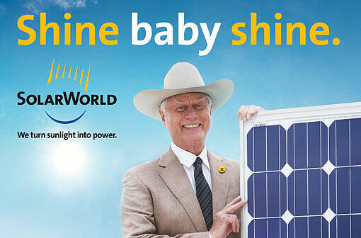 Ein PR-Coup: Larry Hagman (&dagger; 2011) machte im Sommer 2010 noch Werbung für Solarworld. Jetzt kämpft das Unternehmen ums Überleben.