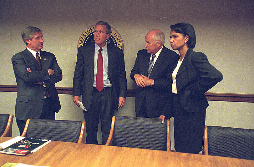 9/11 aus der Sicht der US-Regierung: Interne Fotos aus dem weißen Haus zeigen Vizepräsident Cheney, die Nationale Sicherheitsberaterin Condoleezza Rice, Außenminister Colin Powell und US-Präsident Bush am 11. September 2001.